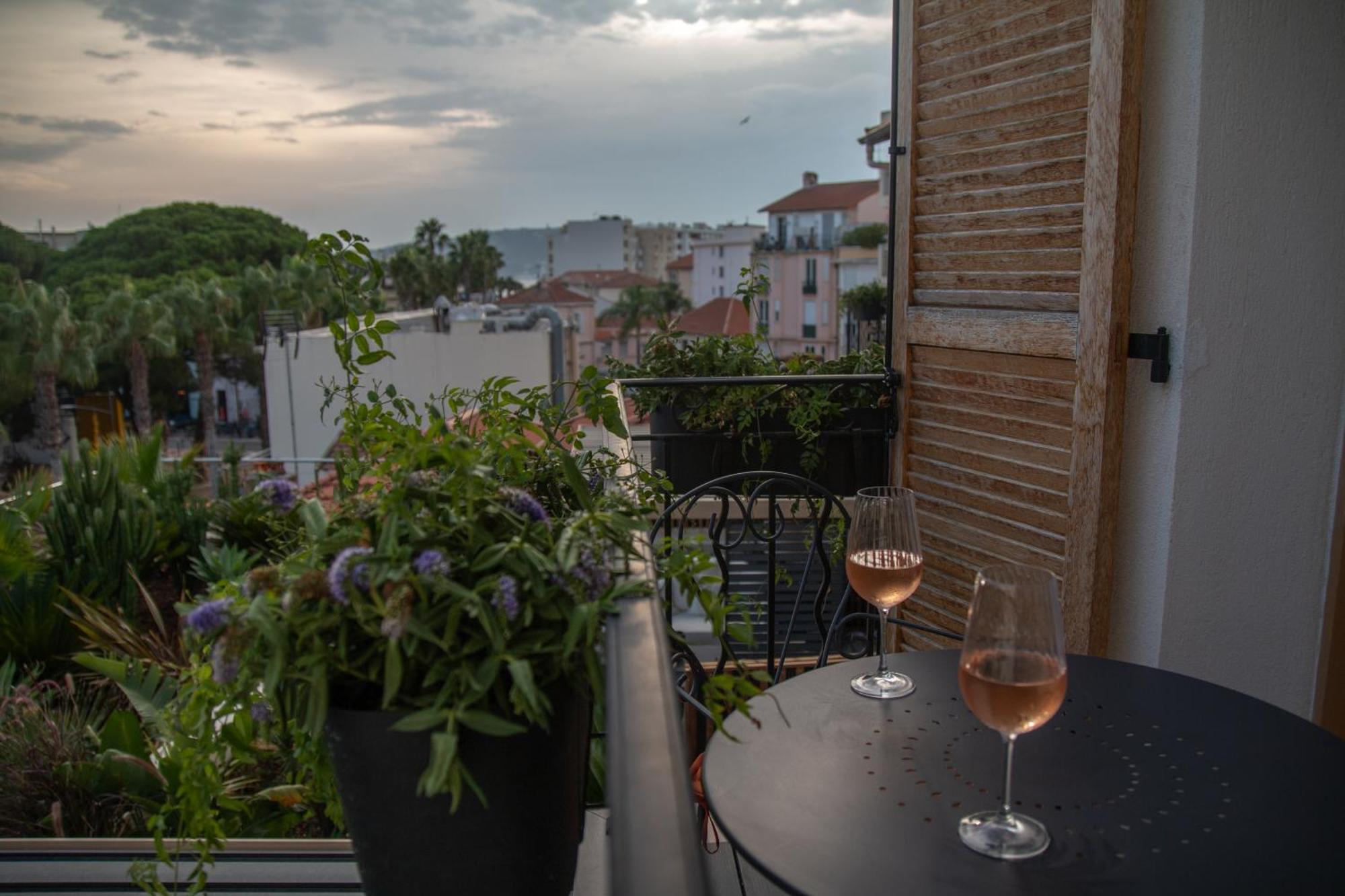 Unique Boutique Hotel Antibes Juan-Les-Pins Екстериор снимка